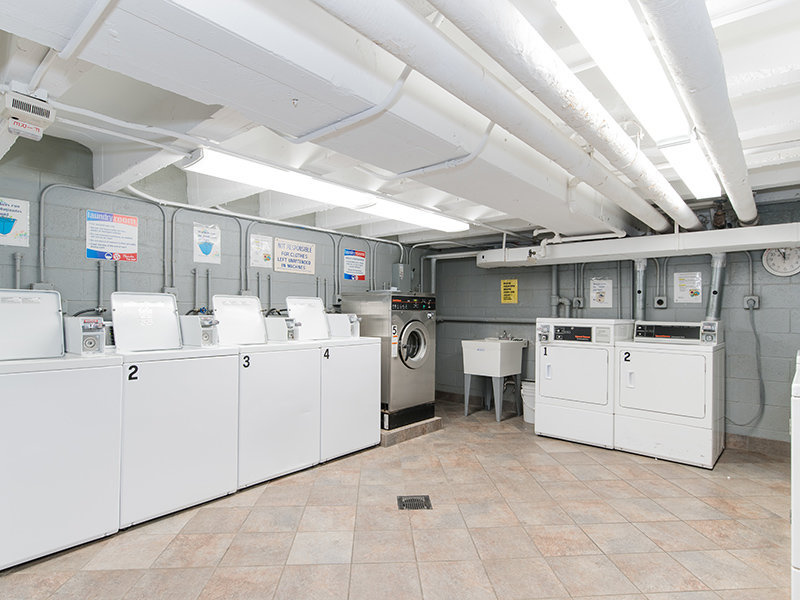 Laundry Facility | Commonwealth Apartments